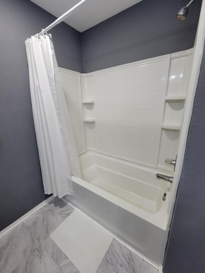Nice & Cozy Bedroom At Gp'S Grand Prairie Exterior photo