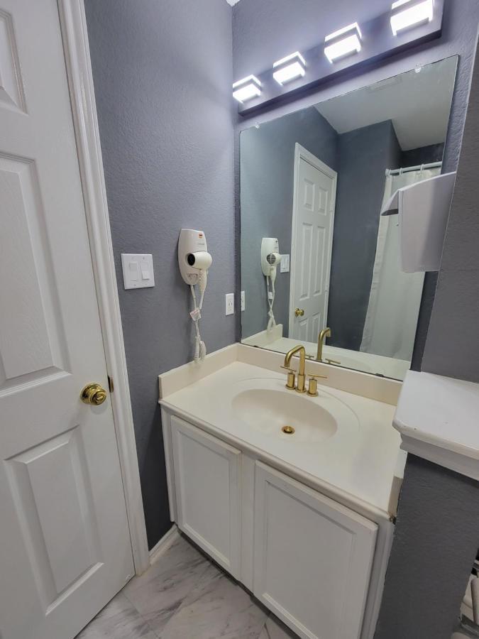 Nice & Cozy Bedroom At Gp'S Grand Prairie Exterior photo